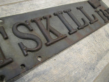 Load image into Gallery viewer, WYNANTSKILL 1 1/2 M HAND FINGER POINTING Antique Street Road Highway Town Sign