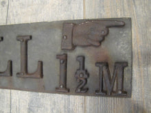 Load image into Gallery viewer, WYNANTSKILL 1 1/2 M HAND FINGER POINTING Antique Street Road Highway Town Sign