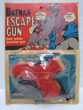 Load image into Gallery viewer, BATMAN ESCAPE GUN HOLY BAT DARTS FLYING GADGETS 1966 Lincoln International
