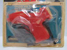 Load image into Gallery viewer, BATMAN ESCAPE GUN HOLY BAT DARTS FLYING GADGETS 1966 Lincoln International