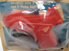 Load image into Gallery viewer, BATMAN ESCAPE GUN HOLY BAT DARTS FLYING GADGETS 1966 Lincoln International