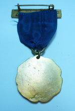 Load image into Gallery viewer, OFFICIAL REPUBLICAN CLUB Old Gold Gilt Medallion 29 Assembly Dist Dieges Clust
