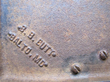 Load image into Gallery viewer, QUAILS BB BUTT BALTO MD Anique Cast Iron BOOT SCRAPER Decorative Art Statue