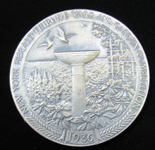 Load image into Gallery viewer, 1936 NEW YORK HERALD TRIBUNE YARD AND GARDEN COMPETITION Medallion Paperweight