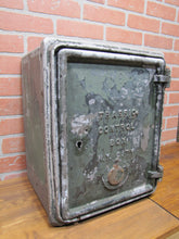 Load image into Gallery viewer, TRAFFIC CONTROL BOX NY CITY Orig Old Retired NYC New York OFF RED AMBER GREEN