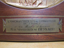 Load image into Gallery viewer, COURAGE PATRIE MORALITE F BARBEDIENNE Antique French Gymnastics Bronze Plaque A PHEE DUBOIS D'ARRES H CHAPU L'UNION DES SOCIETES DE GYMNASTIQUE DE FRANCE a son Membre d'honneur M. LE SENATEUR RENE BESNARD