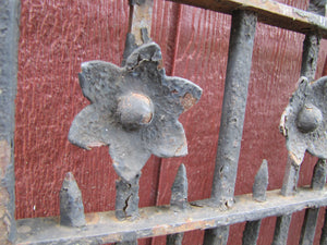 19c Antique Iron Ribbed Ball Flower Twisted Shaft Fence Window Grate Yard Art