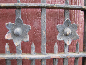 19c Antique Iron Ribbed Ball Flower Twisted Shaft Fence Window Grate Yard Art
