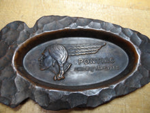 Load image into Gallery viewer, PONTIAC CHIEF OF THE SIXES Old Dealer Advertising Tray Ashtray ARROWHEAD Patina
