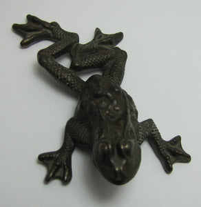 RH Co Antique Cast Iron Figural Frog Paperweight Decorative Art Small Statue Reading Hardware Co Turn of Century 1900+-