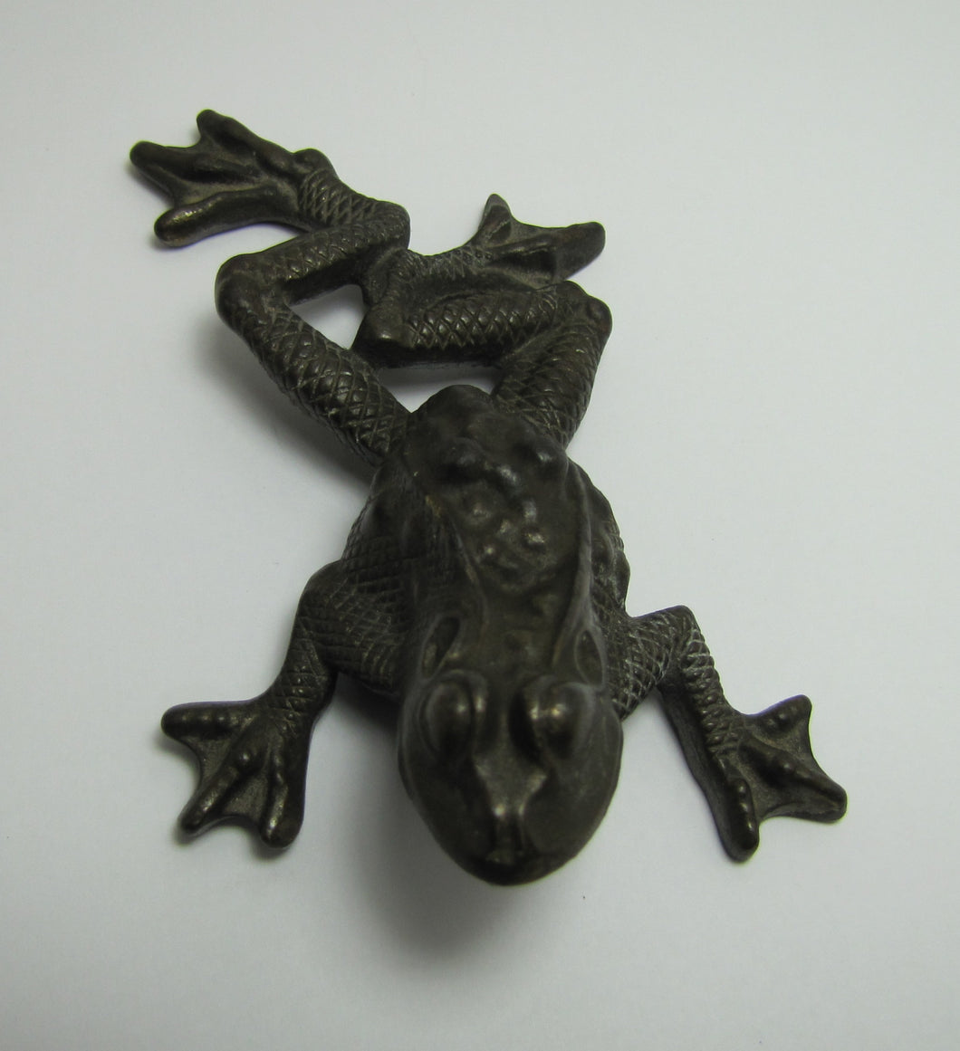 RH Co Antique Cast Iron Figural Frog Paperweight Decorative Art Small Statue Reading Hardware Co Turn of Century 1900+-
