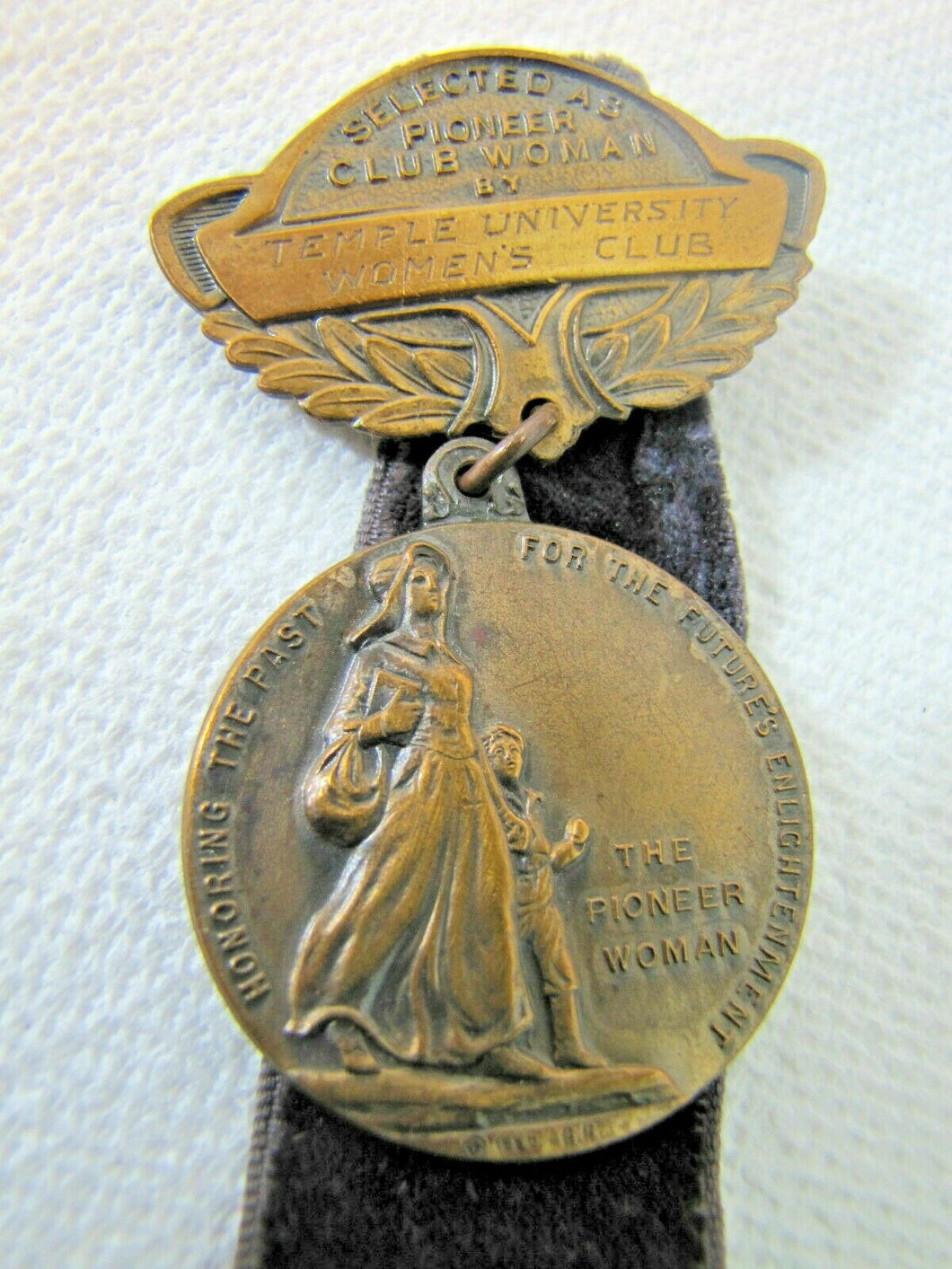 1940 TEMPLE UNIVERSITY Woman's Club 'PIONEER WOMAN' Medallion Golden Jubilee