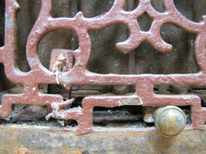 TOMBSTONE GRATE VENT WG CREAMER NY Antique 19c Cast Iron Cover Ornate Design