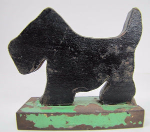 SCOTTIE DOG Stylized Old Figural Cast Iron Paperweight Decorative Shelf Desk Art