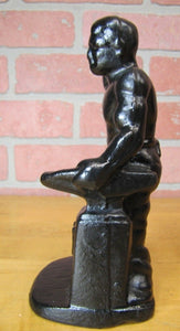 BLACKSMITH FOUNDRY IRON WORKER w ANVIL Antique Cast Iron Doorstop Bookend Statue