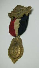 Load image into Gallery viewer, 1912 ATLANTIC FLEET NYC Mayor&#39;s Citizens Committee Pin Medallion NEW YORK D&amp;C
