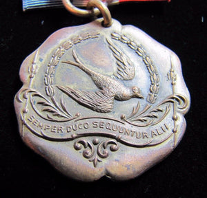 1883 1912 CAFE MARTIN NEW YORK Souvenir Medallion Flag Ribbon Dieges Clust NY
