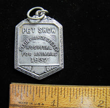 Load image into Gallery viewer, 1937 PET SHOW Medallion Medal ELLIN PRINCE SPEYER HOSPITAL FOR ANIMALS

