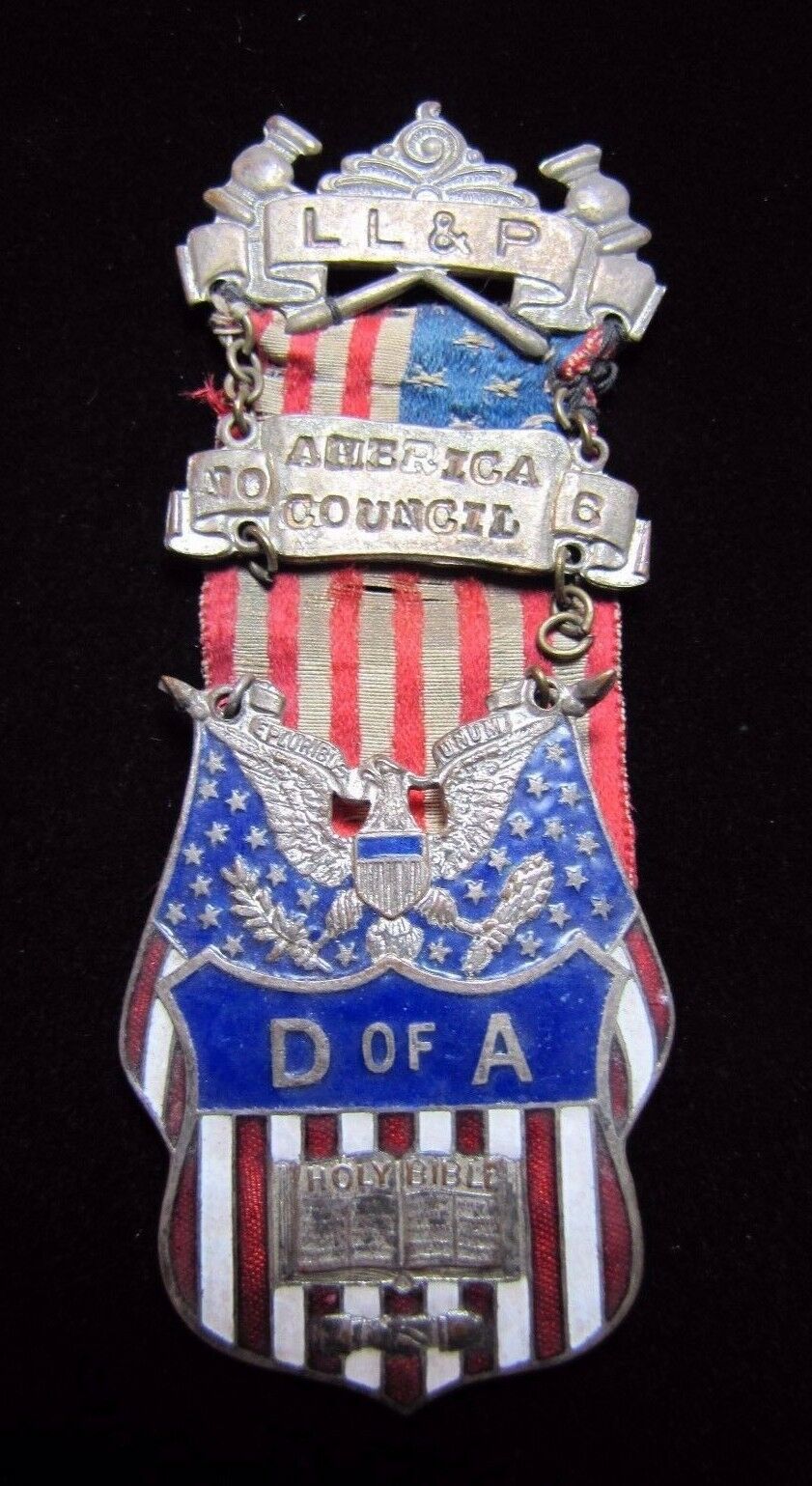 DAUGHTERS OF AMERICA D of A Antique Enamel Medallion Flag Ribbon Bible Pinback
