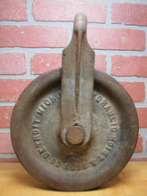 Load image into Gallery viewer, WOOD HYDRAULIC HOIST &amp; BODY Co DETROIT MICH Old Cast Iron Tackle Pulley Tool
