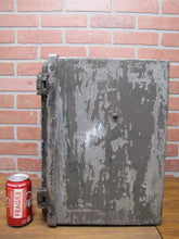 Load image into Gallery viewer, TRAFFIC CONTROL BOX NY CITY Orig Old Retired NYC New York OFF RED AMBER GREEN
