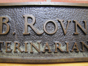 Dr B ROVNER VETERINARIAN Old Embossed Brass Bronze Desk Top Counter Plaque Doctor Sign