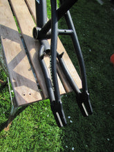 Load image into Gallery viewer, SE RACING QUADANGLE FRAME LANDING GEAR FORKS FREESTYLE BMX SET 20&quot;
